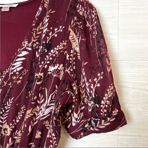 Calvin Klein Short Sleeve V Neck
Burgundy Floral Maxi Dress w/tie waist - Picture 3 of 5